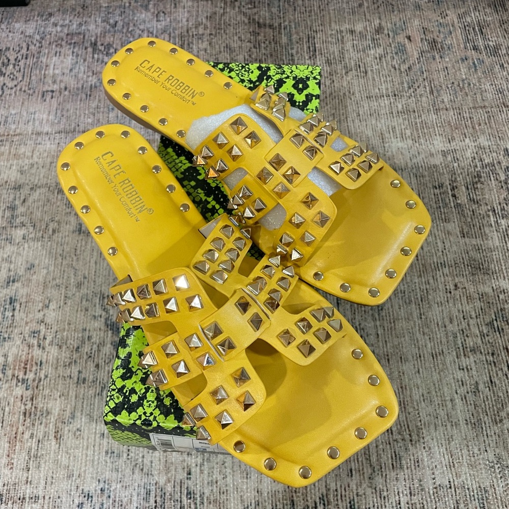 Brand New Women’s Sandals Slides, Yellow with Gold Studs. Size 8.
